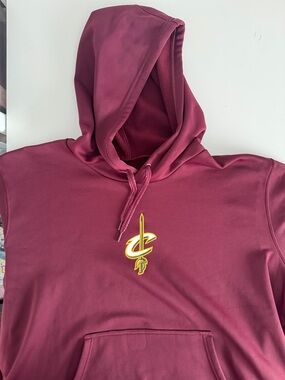 adidas  Cleveland Cavaliers Pullover in Maroon with Logo. Front pocket. Size 3XL